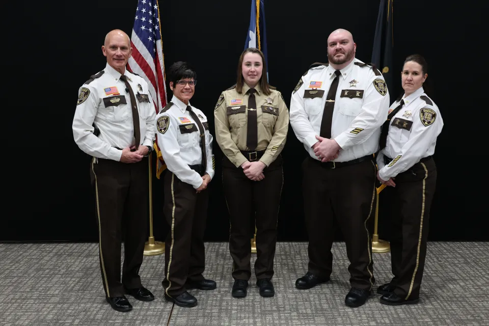 Members of sheriff's office receive life saving awards