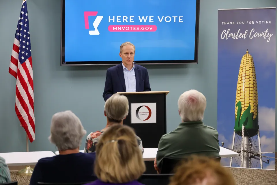 Minnesota Secretary of State Steve Simon presenting at podium
