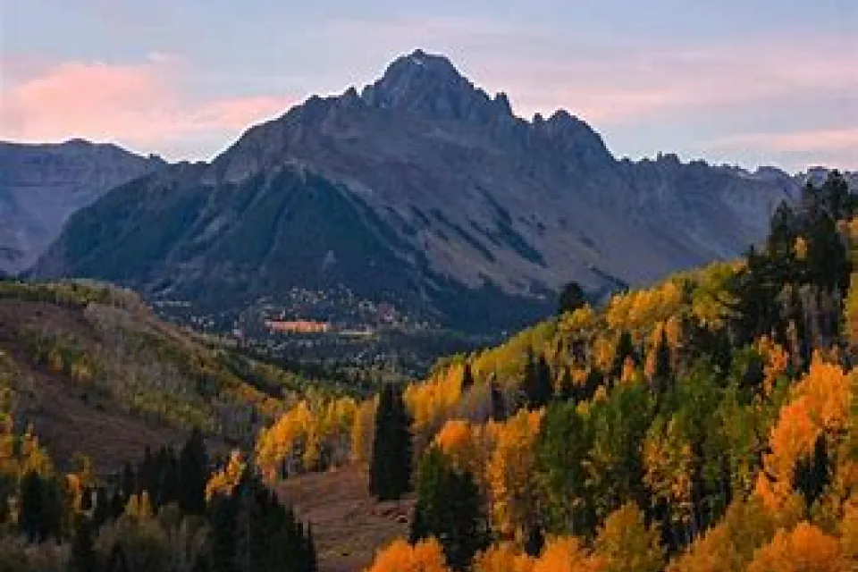 picture of mountains in fall