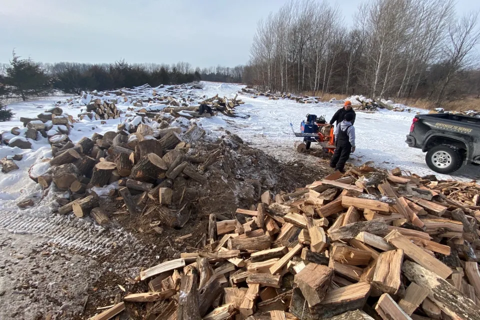 STS crew splitting wood